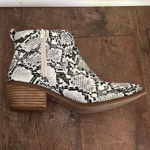 Code West Voodoo Women's Animal Snake Block Heel Western Ankle Boots US 9M